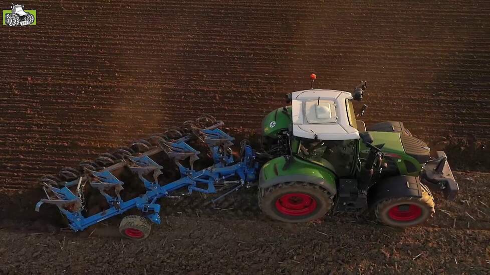 Fendt 718 met vijfschaar Juwel Lemken ploeg