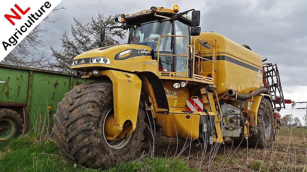 Injecting slurry 2020 ● Challenger Terra Gator 8333 ● [SOUND] ● Bouwland bemesten ● Dreierink.