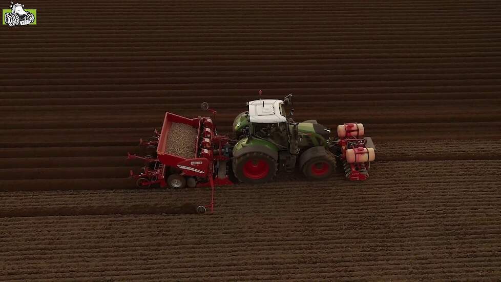 Fendt 718 met Güttler prismawals en Grimme GL420