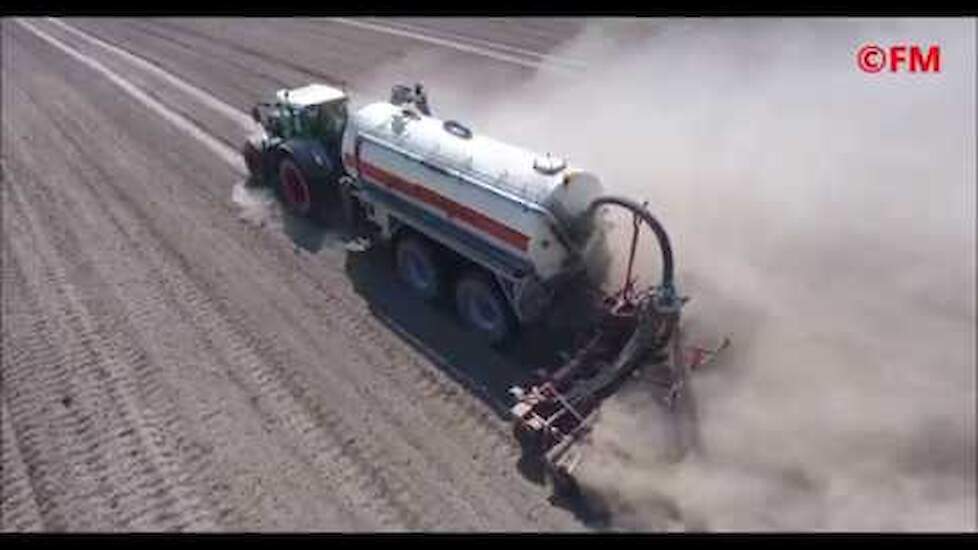 Loonbedrijf Van der Looij Ell mestrijden met Fendt 826