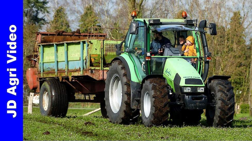 Deutz-Fahr Agrotron 4.90 + Atlas 1404 | Mest strooien | Spreading manure | In't Veen Elspeet | 2020