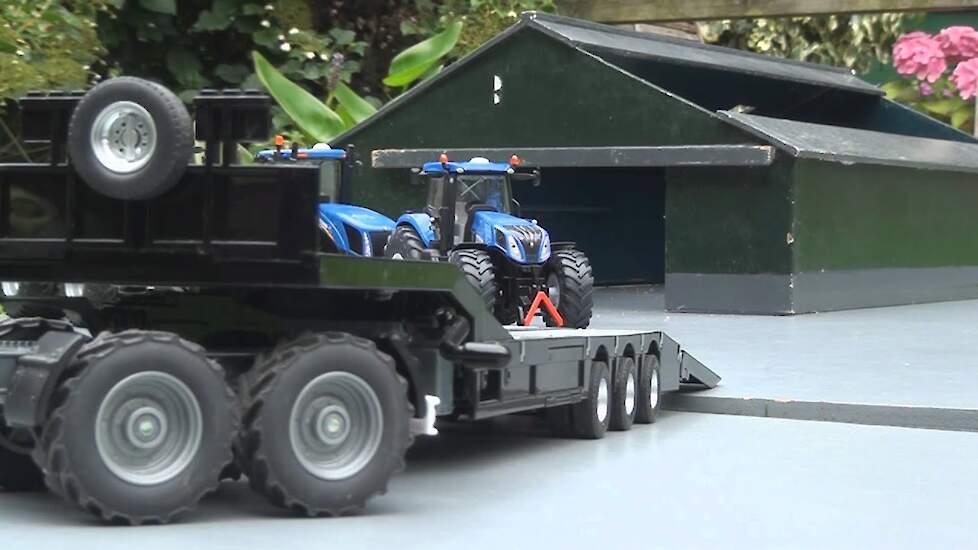 New Holland T8 390 gearriveerd - Trekkerweb.nl