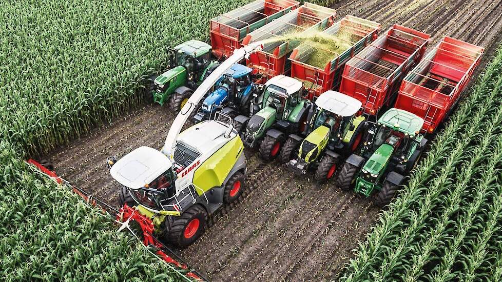 Chopping 20 rows of corn with Kemper Trekkerweb Nederlandse versie