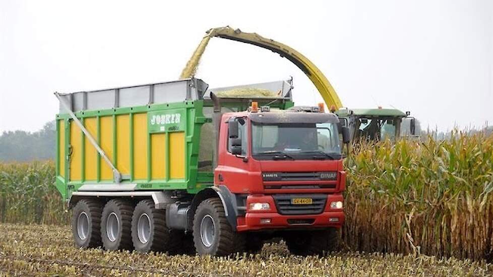 Tolkamp-Agritransport met Ginaf in de mais trekkerweb