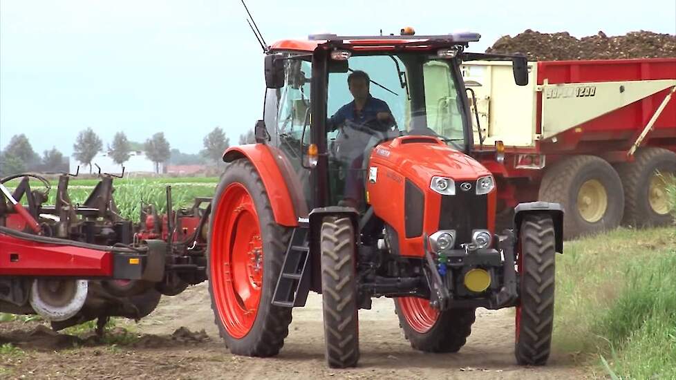 Bollen rooien met Kubota M110GX Trekkerweb