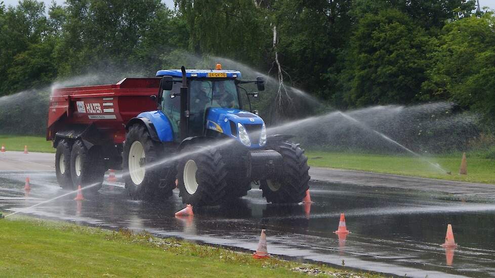 Remmen op slipbaan met New Holland - Trekkerweb.nl