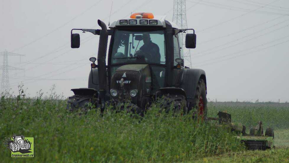 Fendt 415 Black Beauty van Gebr. de Zeeuw met Schulte FX-315 Roto Mulchmaaier - Trekkerweb