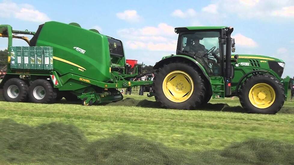 John Deere 6105R  en John Deere 960 pers met een Goweil wikkelaar Trekkerweb