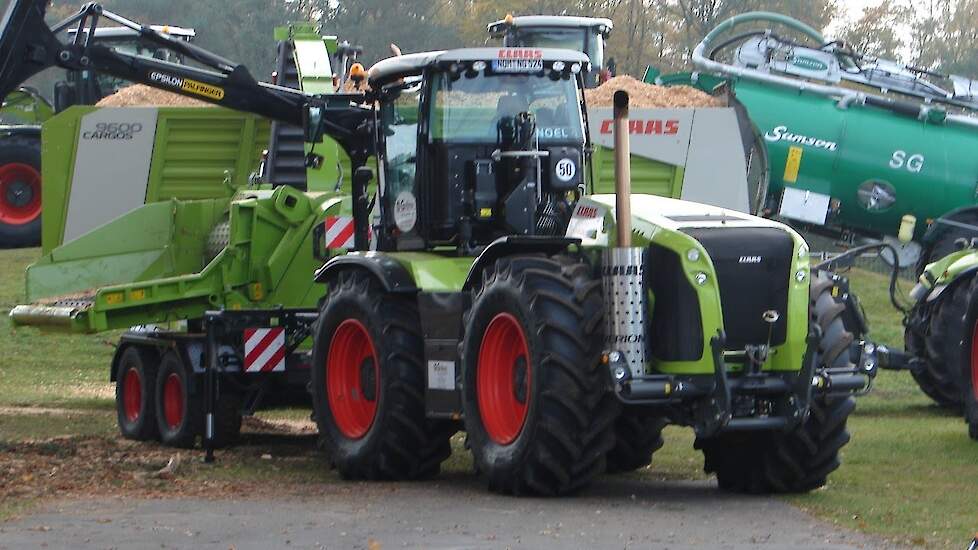 Claas Xerion 5000 VC Trac met Jenz  houtchippen Trekkerweb