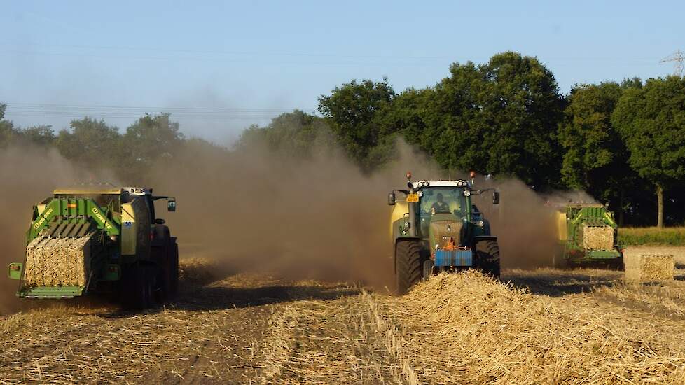 Extreme baling Fendt Case-IH Krone Trekkerweb  correct version Extreem balen persen