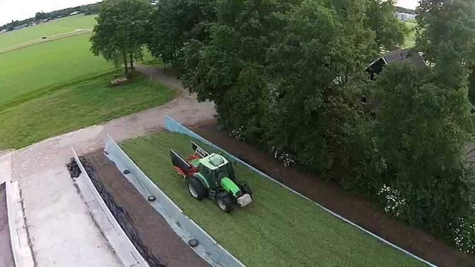 Gras Inkuilen bij de Familie Braakman uit Heino Trekkerweb