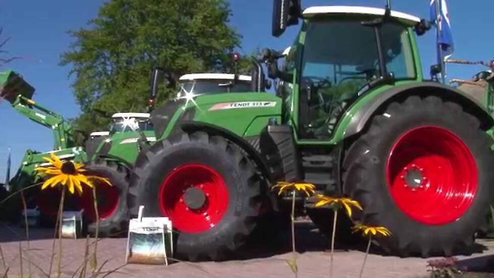 Uitreiking Fendt 300 S4 De Fendt 300 S4 staat klaar bij elke officiële Fendt dealer Trekkerweb