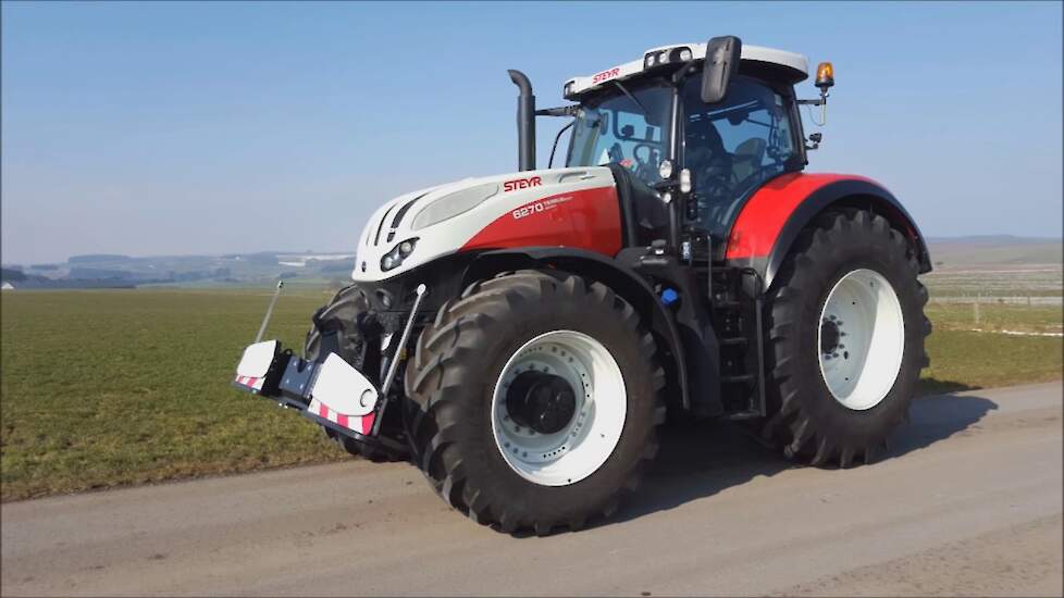 Eerste rondjes van de Steyr Terrus 6270 CVT met 700kg AGRIbumper Trekkerweb