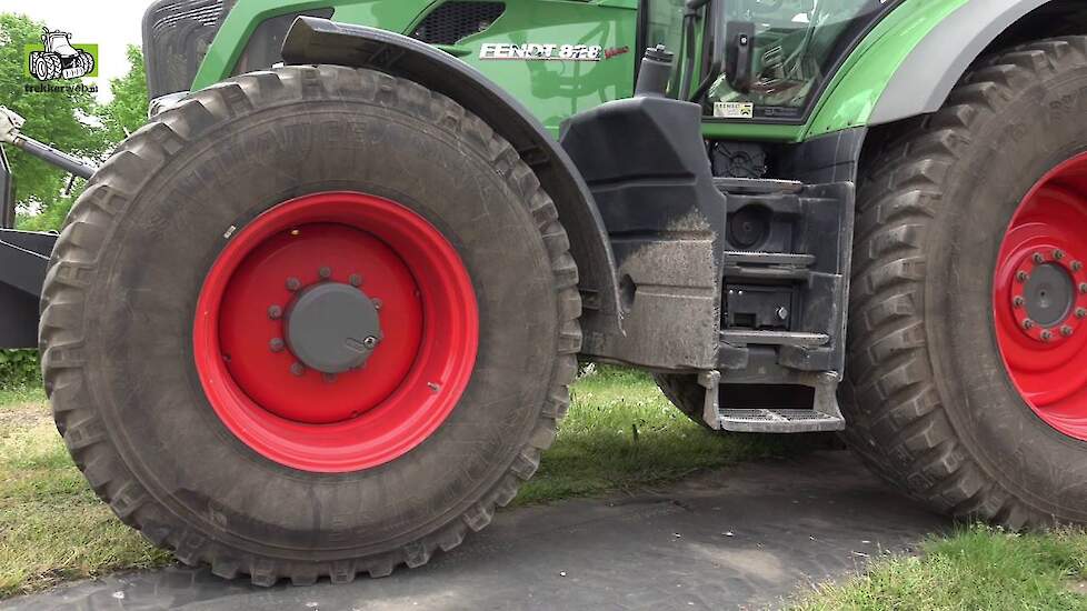 Fendt 828 op Multiuse 550 Alliance banden voor transport Trekkerweb