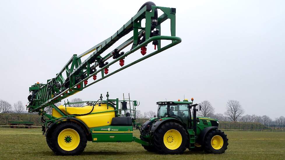 John Deere R900i veldspuit met Powerspray vloeistofsyteem Trekkerweb fluid spraying