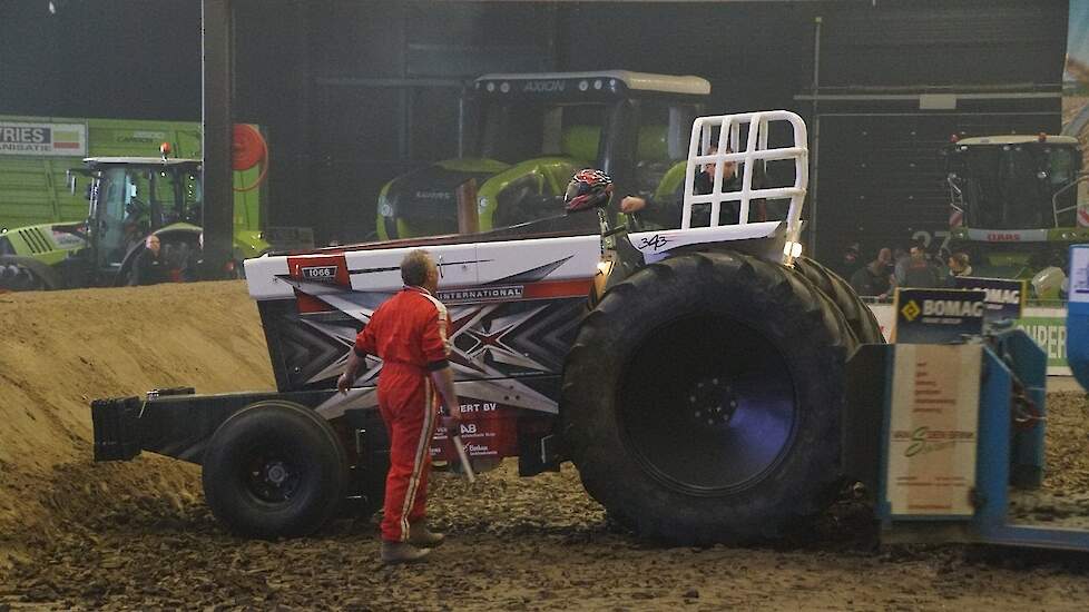 Tractorpulling Indoor Assen 2017 beelden van de sportklasse Trekkerweb