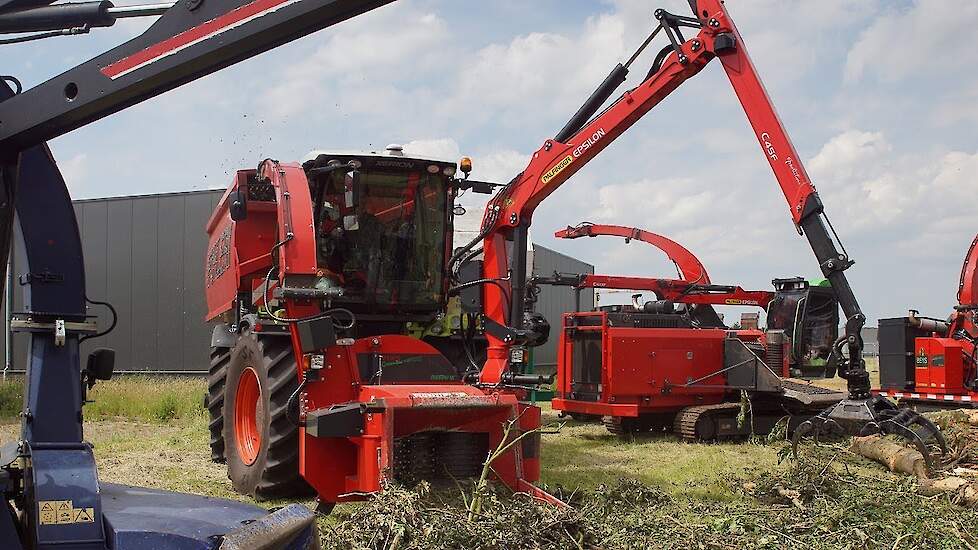 Serieus hout versnipperen bij open dag Ufkes Greentec b.v. Trekkerweb