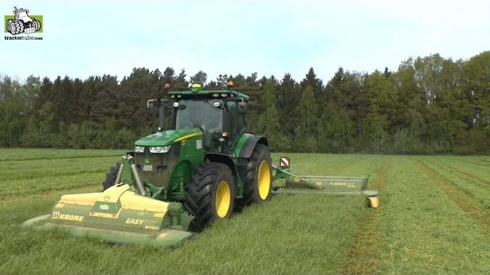 John Deere 7260R en KRONE frontmaaier EasyCut F 320 CV en achter EasyCut B 870 CV Trekkerweb