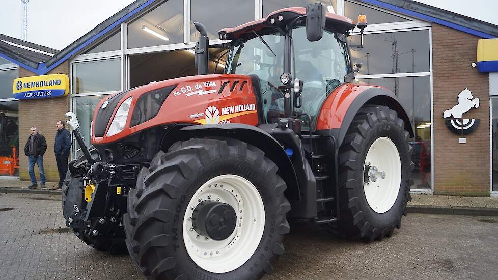 Loonbedrijf Fa. G.D. de Vries uit Hallum neemt New Holland T7.315 HD in ontvangst Trekkerweb