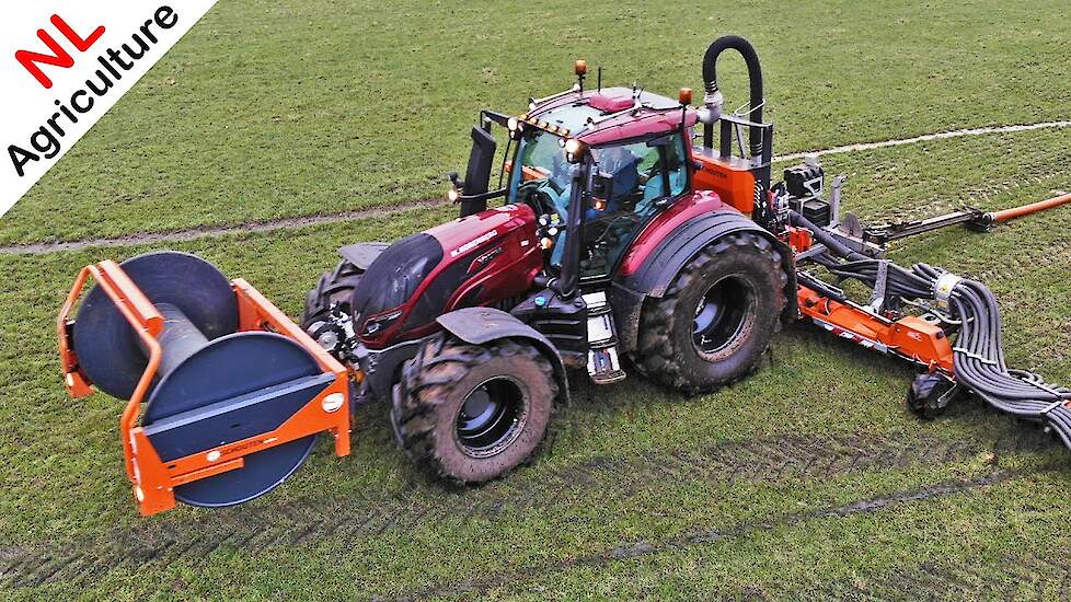 Zodebemesten met Valtra en Schouten sleepslang