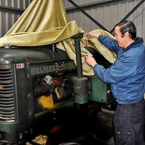 In de schuur staat, netjes afgedekt tegen het stof en ander vuil, deze  Bolinder Munktell 36. De trekker is van 1953 en heeft een 3-cilinder direct ingespoten dieselmotor van 42pk. De 36 was de voorganger van de vermaarde 350.