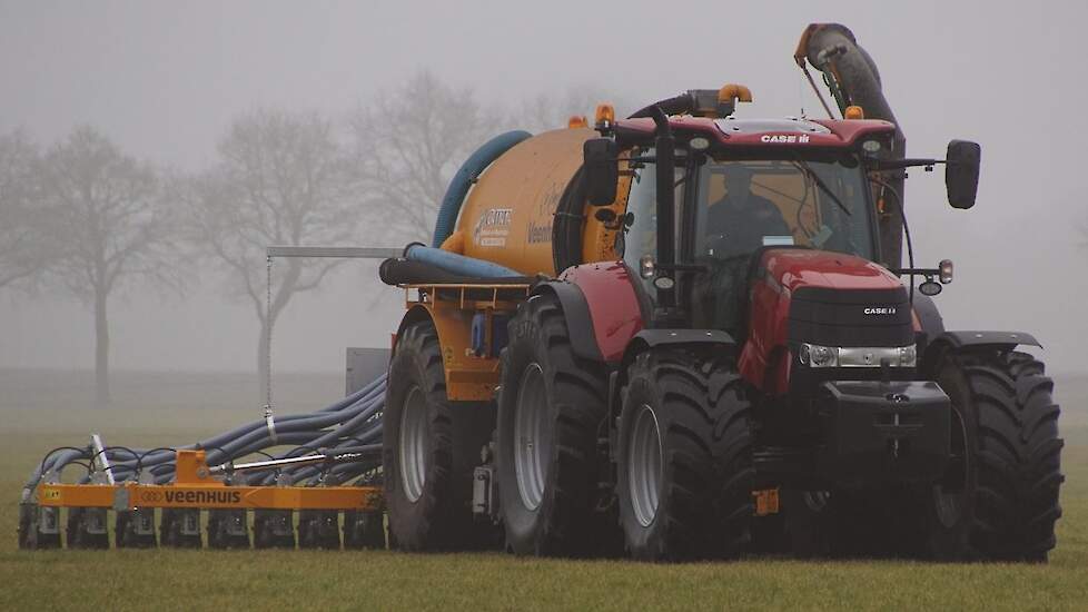 Nagelnieuwe Case-IH Puma CVX 240 direct aan de slag met de Veenhuis tank Trekkerweb