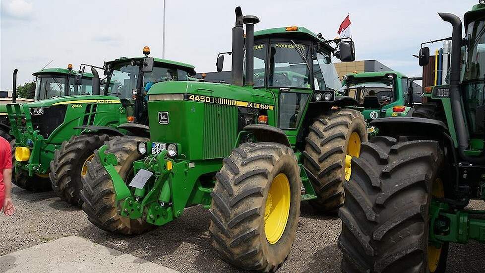 Optocht in Mannheim John Deere 100 jaar tractoren Trekkerweb