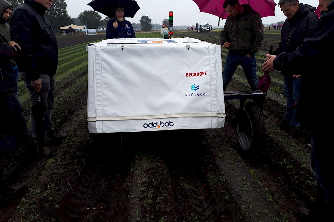 Wiedrobot Quirky van Odd.bot in actie.