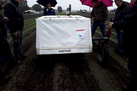 Wiedrobot Quirky van Odd.bot in actie.
