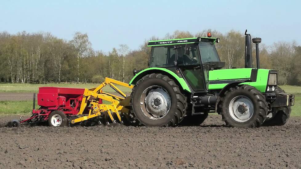 DEUTZ-FAHR D 6.30 RUMPTSTAD CULTIVATOR ZOMERGERST ZAAIEN