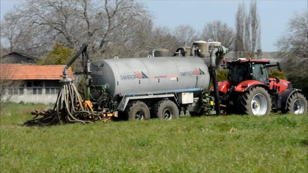 Case IH 240 voorzien van bumper en opgebouwde compressor