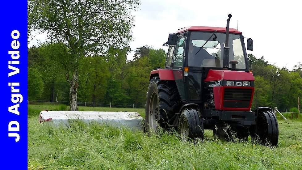 Case International 1394 + Lely | Mowing grass | Gras mähen | Gras maaien | van de Peppel Elspeet