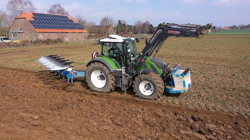 Fendt 724 bovenover ploegen met Lemken Juwel 8