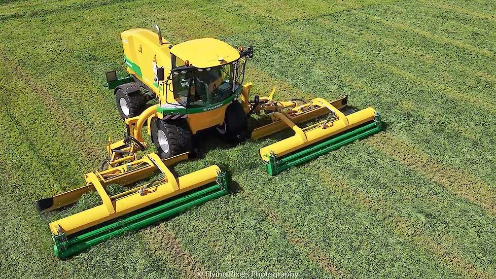 Ploeger CM 4240 | Self-Propelled Merger | Raking grass | Agriculture | Grasseizoen | Silage 2021