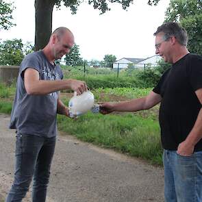 Tussen het dorsen door is er uiteraard tijd voor een kop koffie.