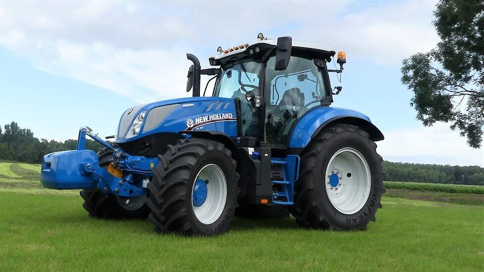 Blue Heritage New Holland  T6.180 Dynamic Command