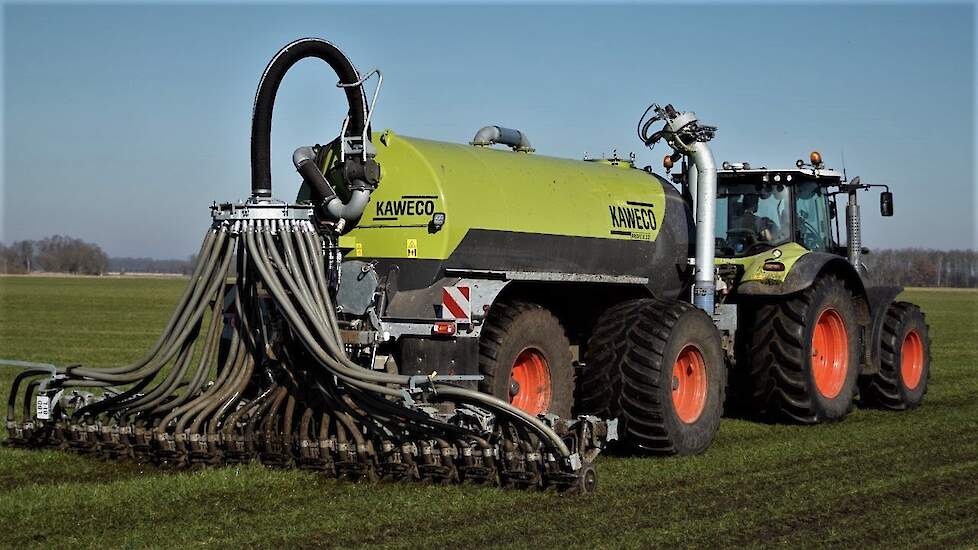 Claas Axion 810 C-matic Cis+ met Kaweco Profi II.12 met Opti-Ject