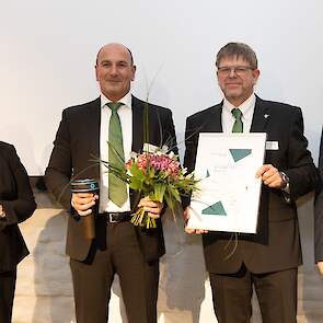 f.l. NRW Environment Minister Ursula Heinen-Esser, Managing Director Hasan Kesek and  R & D Manager of Kverneland Group Soest GmbH, Volker Schanzenbach, Dr. Peter Jahns, Head of Effizienz-Agentur NRW.