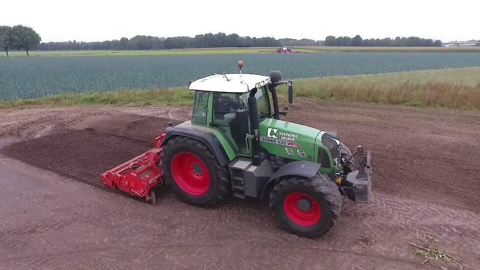 Fendt 820 met Kuhn volveldfrees loonbedrijf Kuunders uit Deurne Trekkerweb