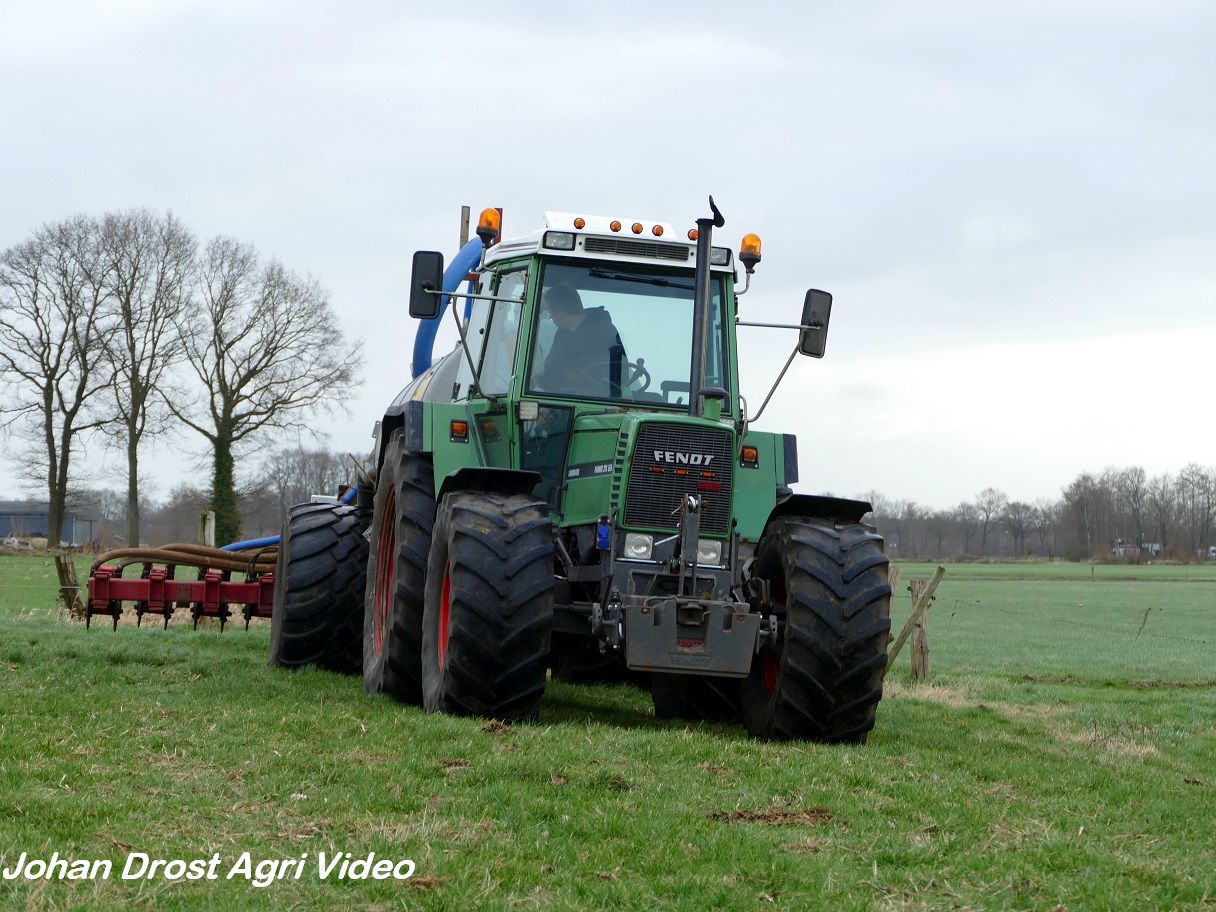 Veenhuis › Fendt Farmer 311 LSA Turbomatik en Veenhuis-mesttank ...