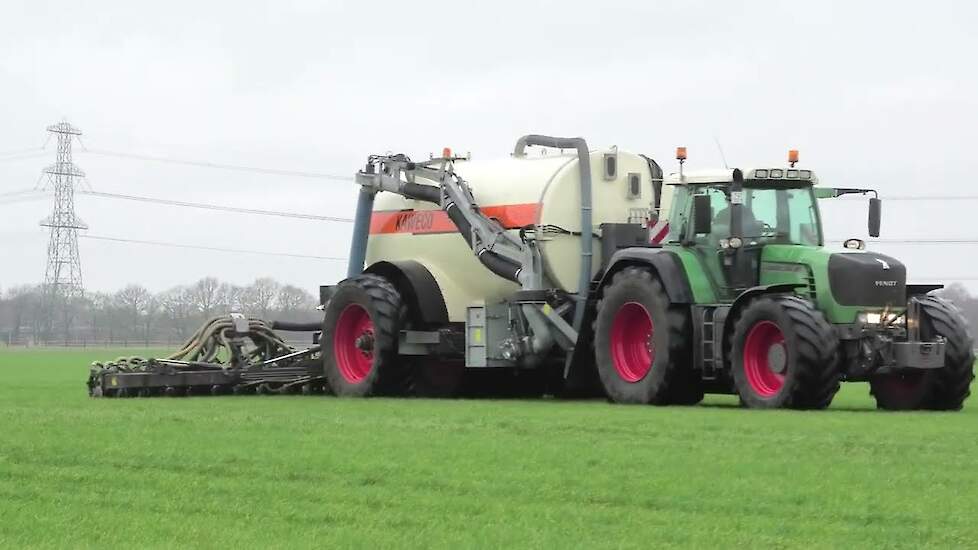 MESTSEIZOEN 2022 FENDT 924 KAWECO DOUBLE TWIN SHIFT GRASLAND BEMESTEN