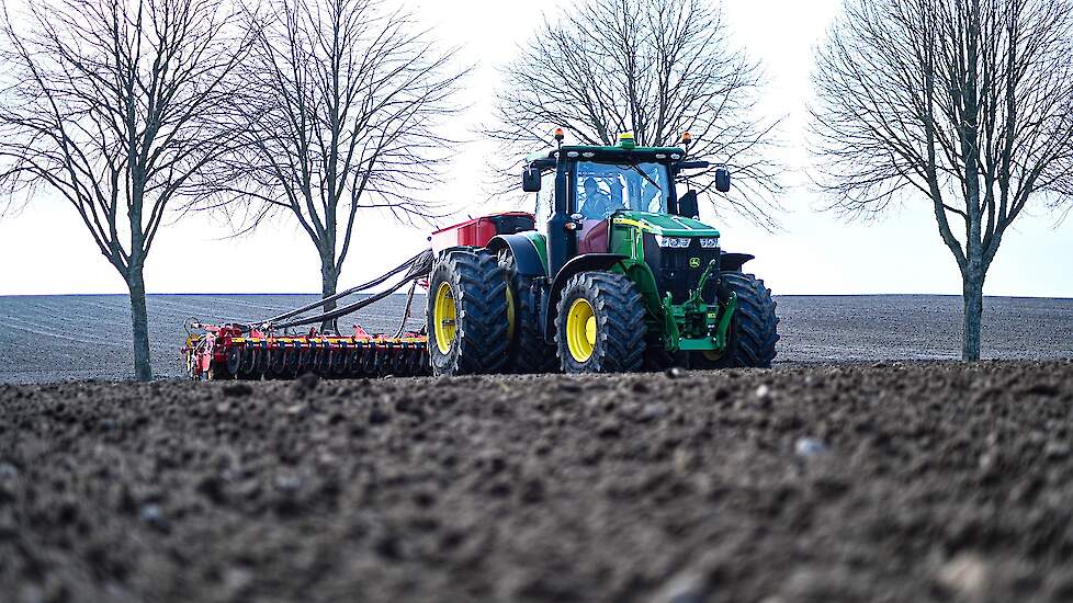 Swartz en Lennartsson hebben meerdere machines van dit merk. „Het is een goed en betrouwbaar merk. Het zaaien gaat perfect.”