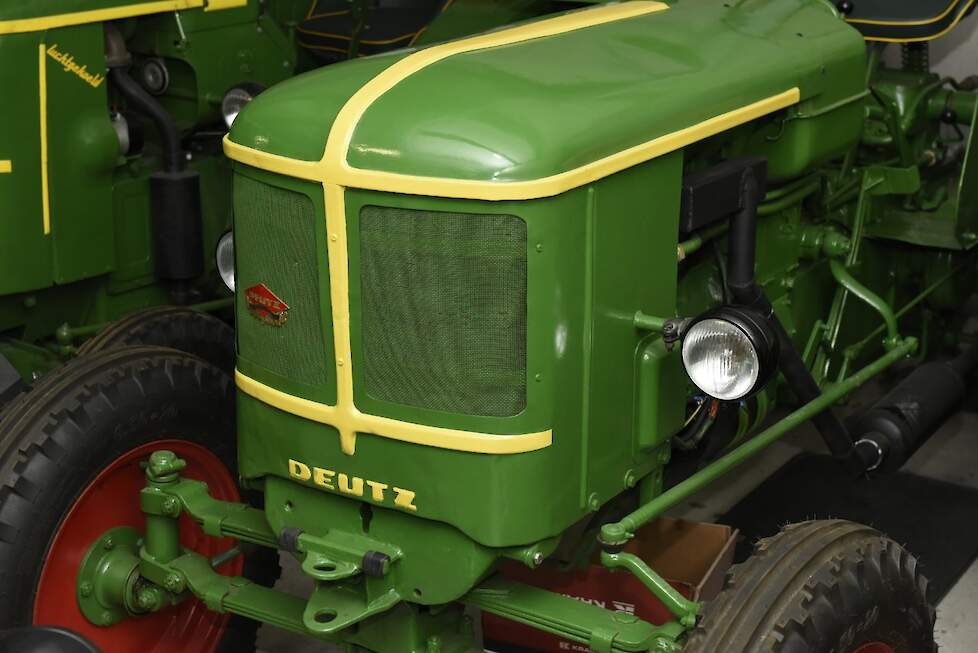 Deze Deutz heeft nog de neus van de 514-serie maar ging door het leven als D40U.