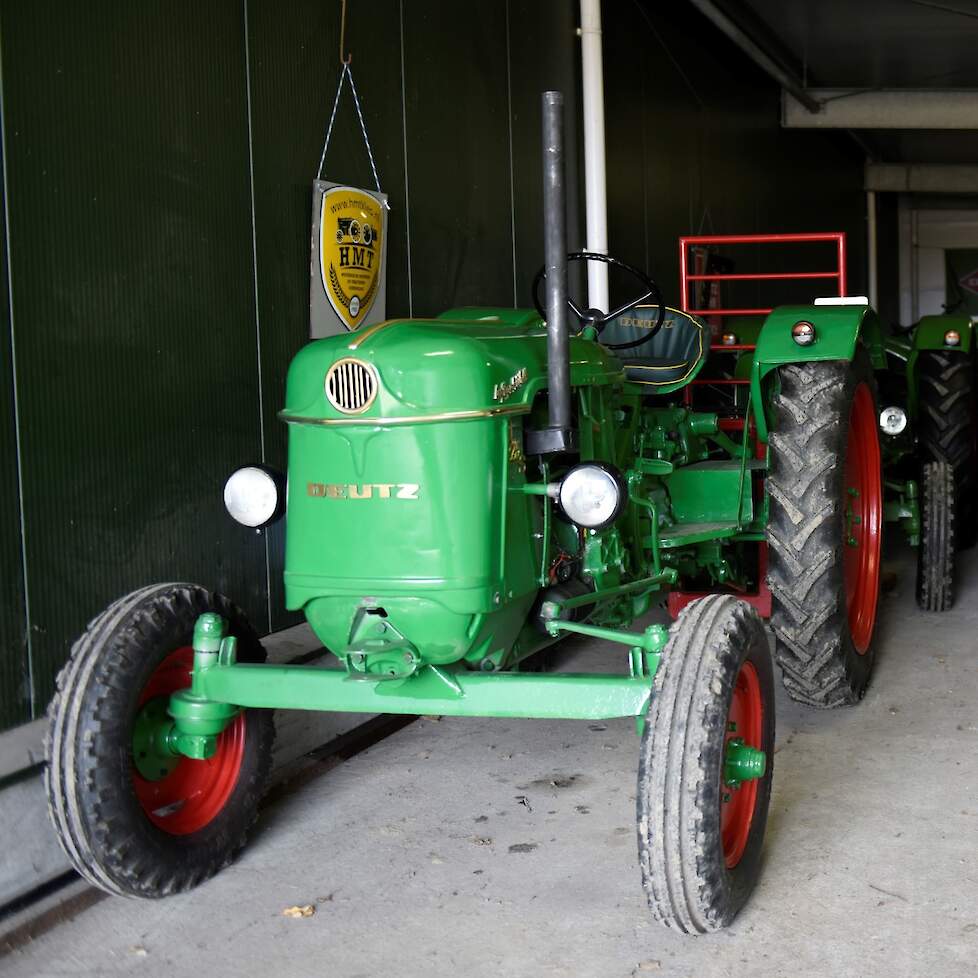 Dit is een D25S met als bijzonderheid dat hij op smalle hoge wielen staat met 9.5-36 banden.