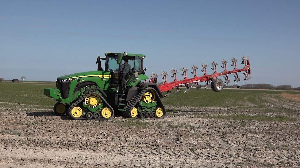 John Deere 8RX 370 met 11-schaar wentelploeg