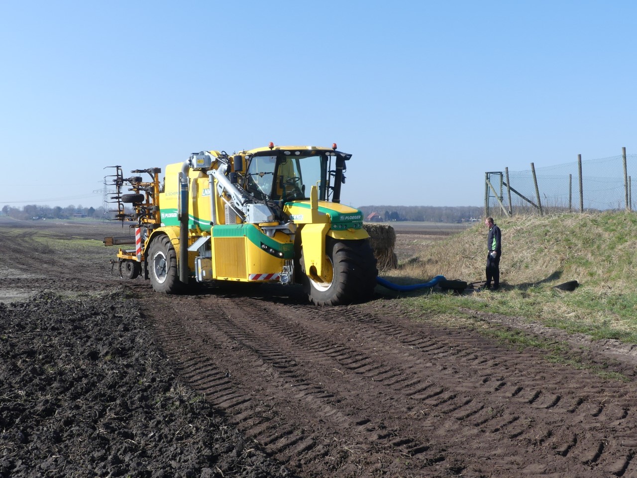 Oxbo › Video: Loonbedrijf B.Scheper Met Ploeger | Trekkerweb.nl ...