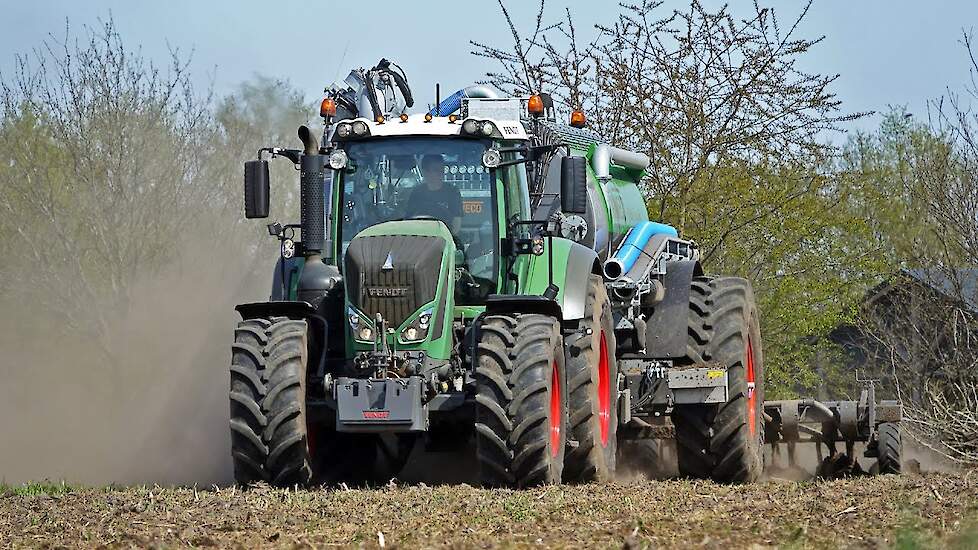 Fertilize Field with Fendt 828 + Kaweco Double Twin Shift | Schimmel Overberg | 2022