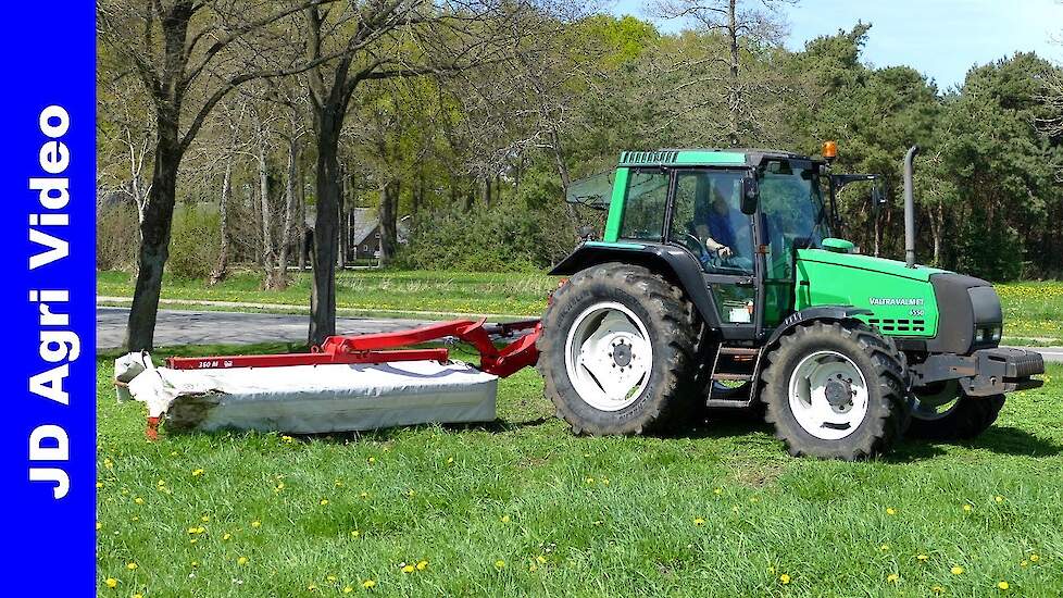 2022 | Valtra Valmet 6550 + Lely | Gras maaien | Mowing grass | Gras mähen | van Beek Barneveld