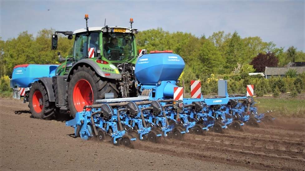 Lemken Azurit 10 DeltaRow  met Lemken Solitair 23+ fronttank en Fendt 720 Vario