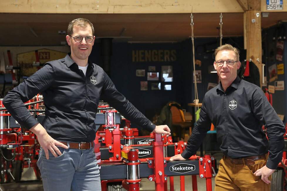 Henry Meijering (l.) en Gerry Vos vormen samen Hengers Agro, een uniek bedrijf, dat zich helemaal toelegt op schoffeltechniek.